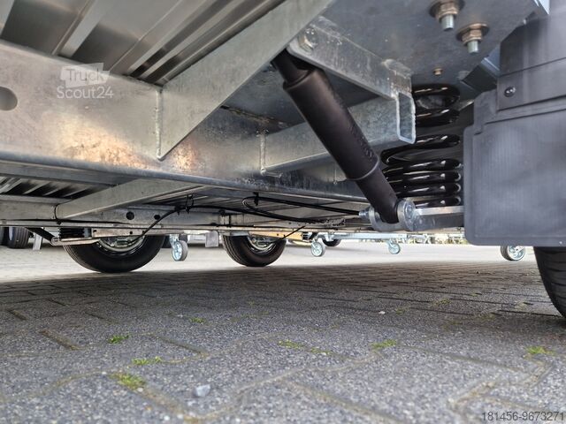 Autotransporter Cheval Liberté Roadster 1000 enclosed Car Transport Trailer 3500kg 100km/h Pullman Soft Fahrwerk