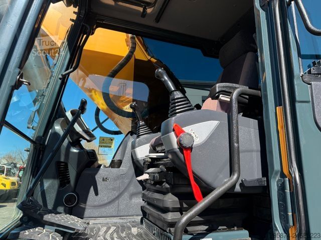 Kettenbagger HYUNDAI HX380 NL OQ80 ZS 360° TOP!