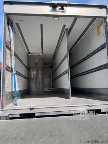 Camion frigorific MERCEDES-BENZ Axor 1824 Carrier Kühlkoffer 4 x vorhanden