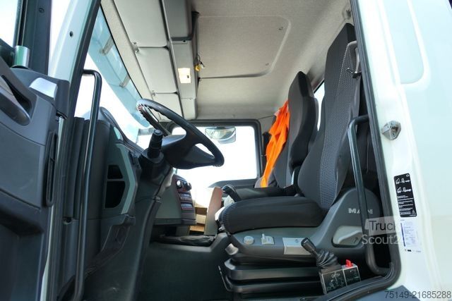 Camion basculante trilateral MAN 18.250 TGM 4x2, Palfinger 11001-KA, Greifer, AHK