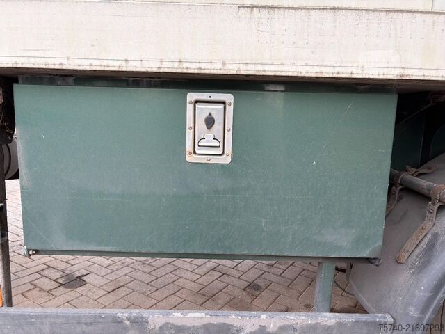 Transport chłodniczy/mrożony Schmitz SKO 18/LZG + STUURAS + LOADLIFT + CARRIER