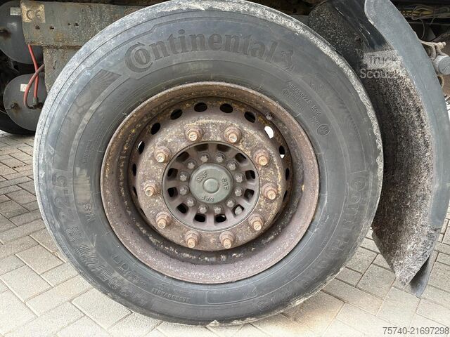Hűtött/fagyasztott szállítás Schmitz 2 axles + STUURAS + LOADLIFT + CARRIER MAXIMA 1300