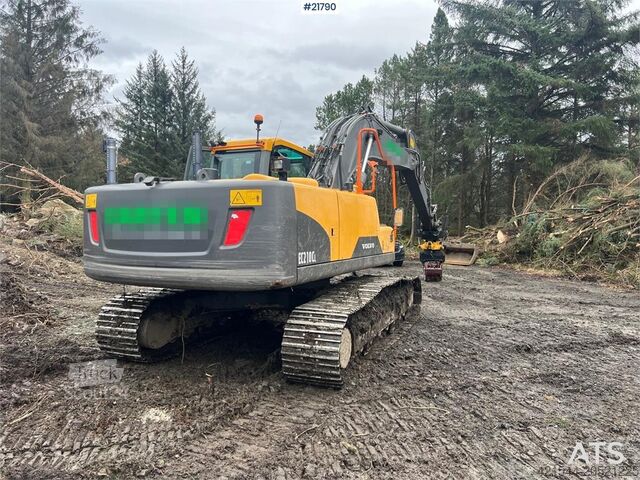 Crawler excavator Volvo ec210cl excavator w/ rototilt, sanding bucket and