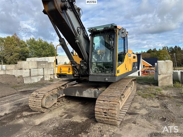 Excavadora sobre orugas Volvo EC250 w/ Rototilt, GPS and 2 buckets.