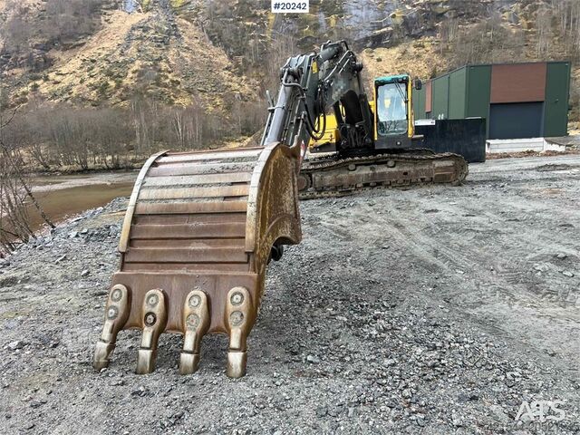 Crawler excavator Volvo EC360 BLC excavator w/ Teeth bucket