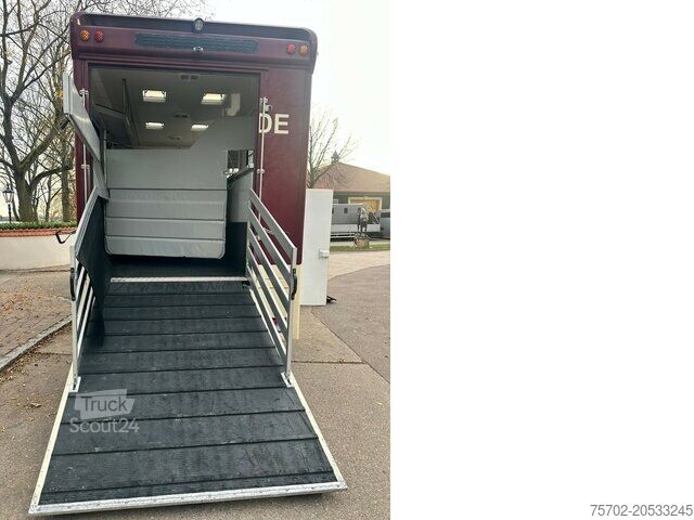 Galvijų vežimo sunkvežimis MAN TGM 15250 5-6 Pferde Wohnung