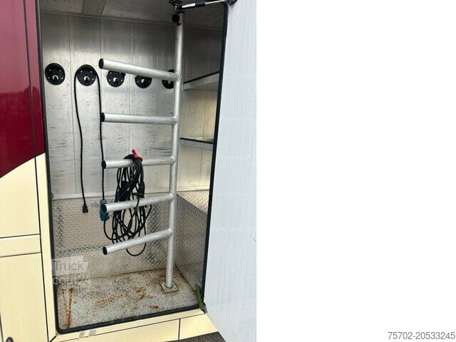 Sığır taşıma kamyonu MAN TGM 15250 5-6 Pferde Wohnung