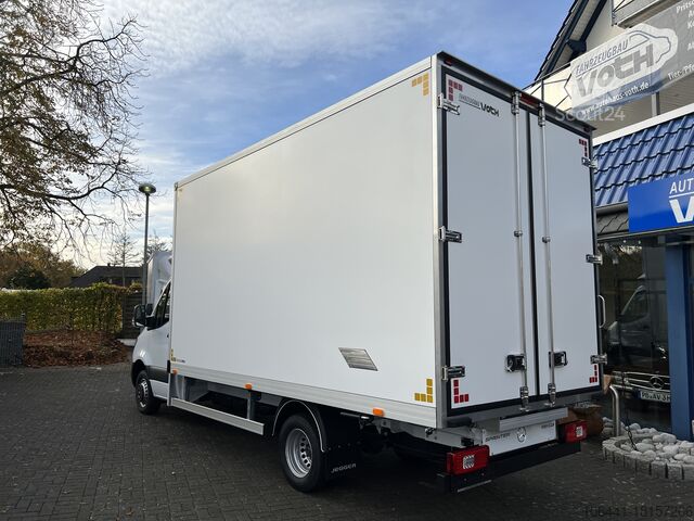 Transportör med resväska MERCEDES-BENZ Sprinter 519 Möbelkoffer mit Türen