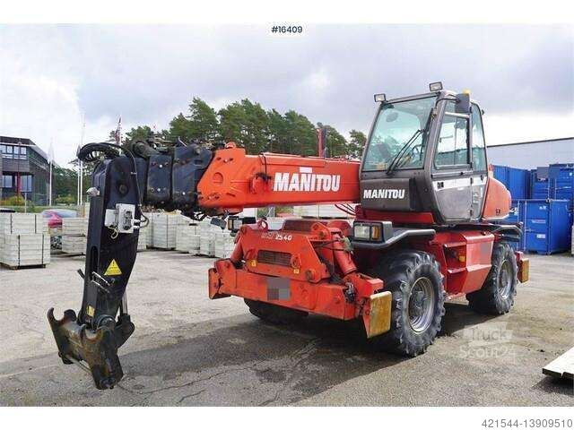 Manitou MRT 2540M with bucket and fork