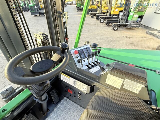 Carretilla elevadora multidireccional Combilift CB4000 GAS TRIPLEX 5200 POSITIONER