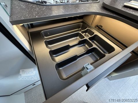 Semi-integrated camper Bürstner B66 TD 690 G