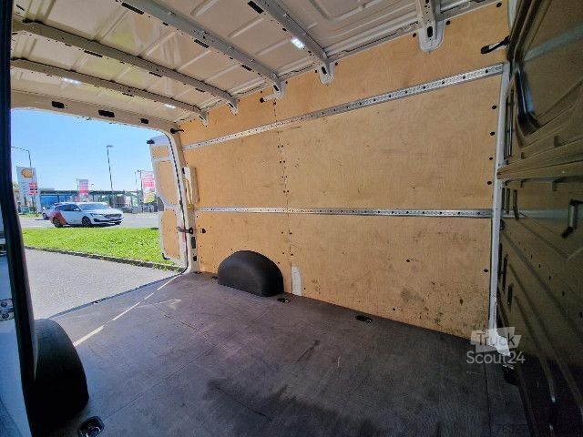 Dobozos furgon MAN TGE 3.140 4X2F SB Automatik