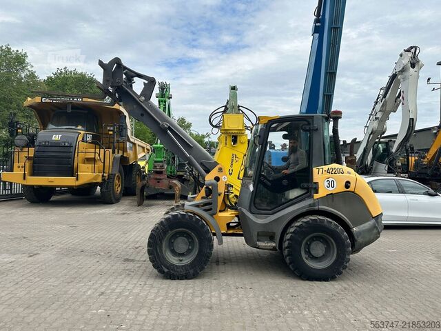 Kolový nakladač Mecalac AX 850