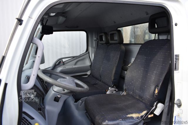 Gardinsidad skåpbil FUSO Canter 6C15 Getränke