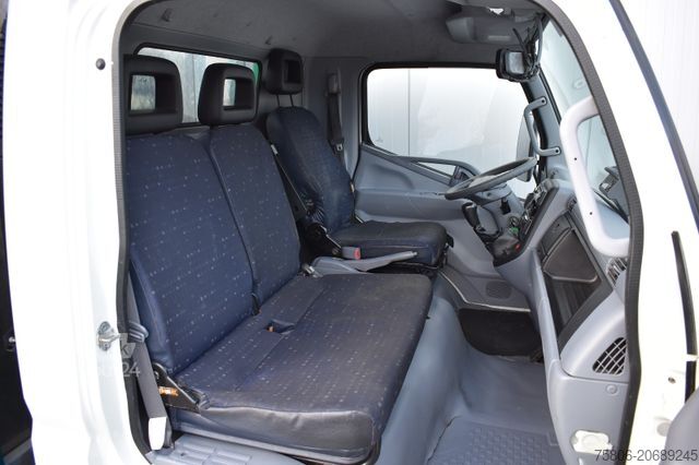 Gardinsidad skåpbil FUSO Canter 6C15 Getränke