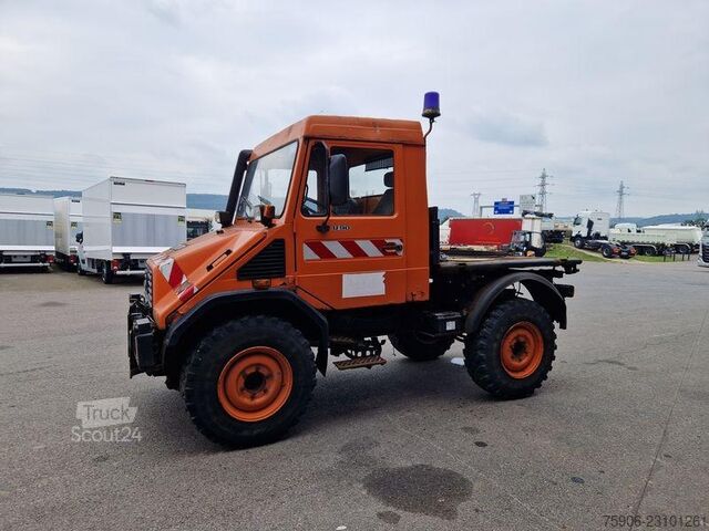  Mercedes-Benz Unimog
