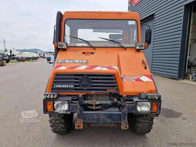 Mercedes-Benz Unimog