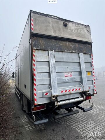 Kuffert Iveco Stralis 360 4x2 box truck with full side opening.