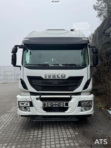 Kuffert Iveco Stralis 360 4x2 box truck with full side opening.