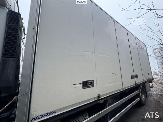 βαλίτσα Iveco Stralis 360 4x2 box truck with full side opening.