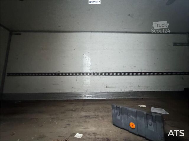 βαλίτσα Iveco Stralis 360 4x2 box truck with full side opening.