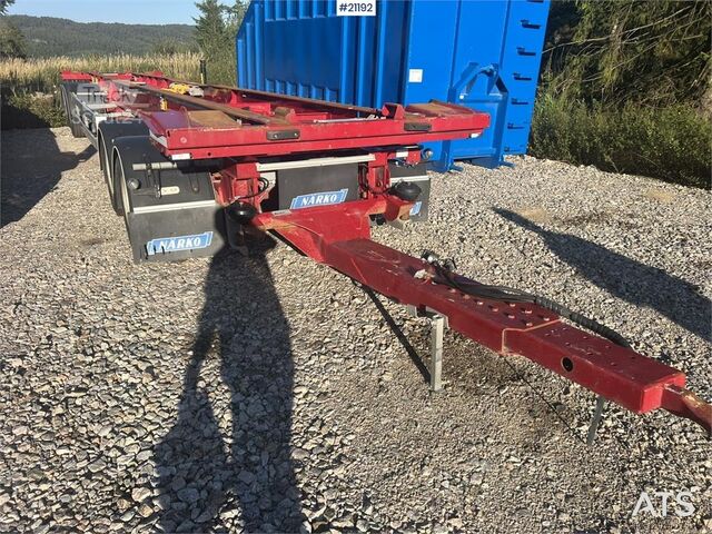 Transport av containrar Närko 4 axle container trailer