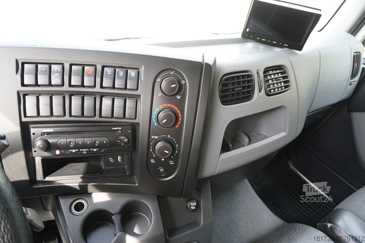 Βαλίτσα Renault D12 Euro 6 / 18 pallets / Tail lift/ 2017