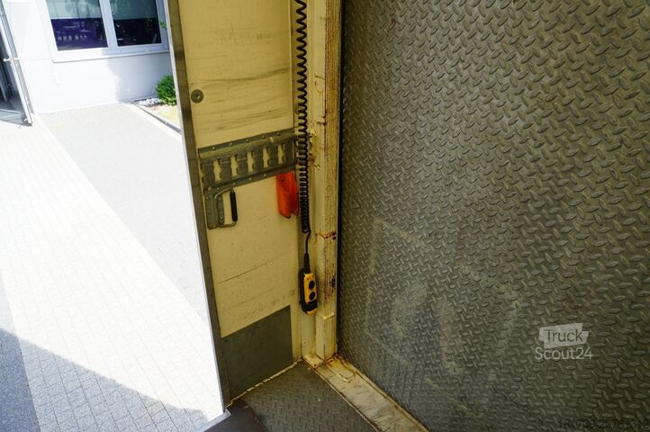 Βαλίτσα Renault D12 Euro 6 / 18 pallets / Tail lift/ 2017