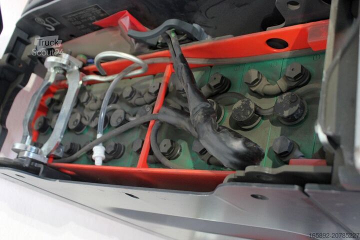 Električni paletni voziček s stoječo platformo Linde T 20 SP 131-08