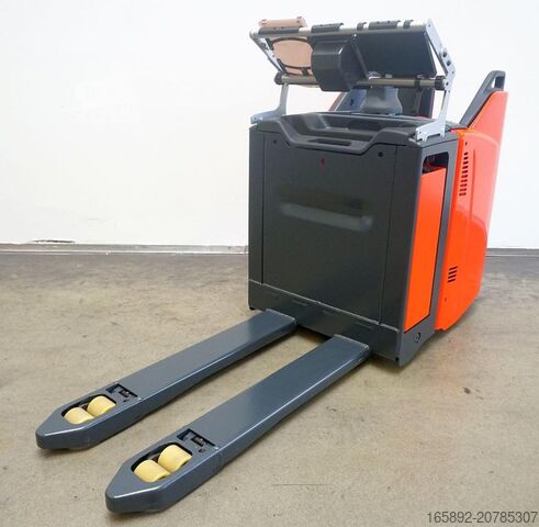 Električni paletni voziček s stoječo platformo Linde T 20 SP 131-08