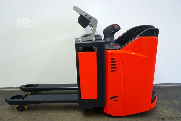 Električni paletni voziček s stoječo platformo Linde T 20 SP 131-08