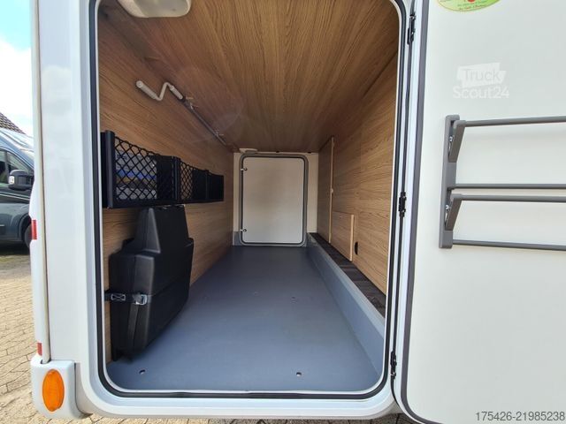 عربة تخييم شبه مدمجة LMC Cruiser 663 G Grey Selection 150 *Solar + WR*