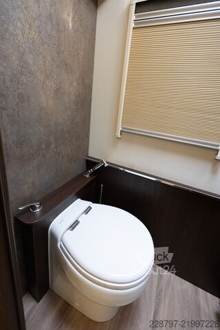 Kamper zintegrowany Morelo Empire Liner 93 LO