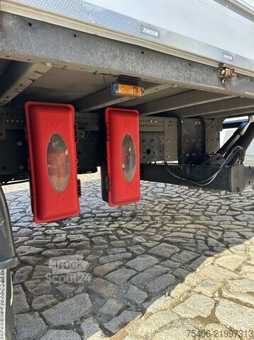 شاحنة بمسطحة ومشمع iveco 120-250 Eurocargo rechts Schiebeplane LBW