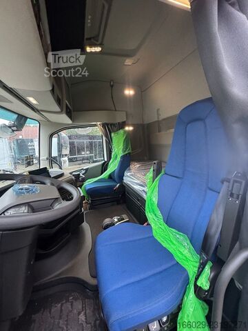 Auto-dizalica montirana na kamionu VOLVO FH 540 8x2 mit F1150RA.2.28 L616 V30