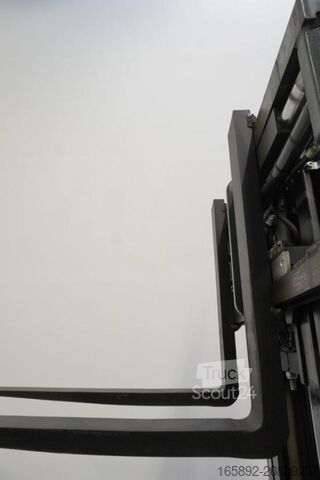 τετραπλής κατεύθυνσης περονοφόρο όχημα Combilift CBE3000