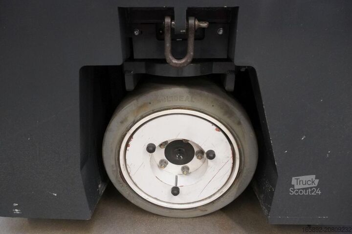 τετραπλής κατεύθυνσης περονοφόρο όχημα Combilift CBE3000