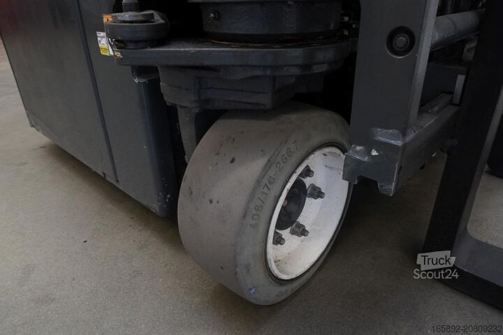 τετραπλής κατεύθυνσης περονοφόρο όχημα Combilift CBE3000