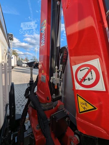 Truck-mounted crane van Fuso Canter 9C18 Fassi M40 Pritsche 4,5 m