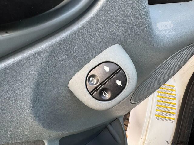 Ford **TRANSIT-9SEATS** Ford **TRANSIT-9SEATS**