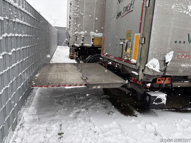 Umpikorinen perävaunu pressulla ja takalaitanostimella FLIEGL 39 SDS mit unterfaltb LBW