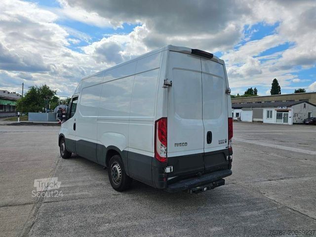 Bestelwagen met verhoogd dak IVECO 35S16 A8 V L, mittellang & hoch, kleiner Schaden