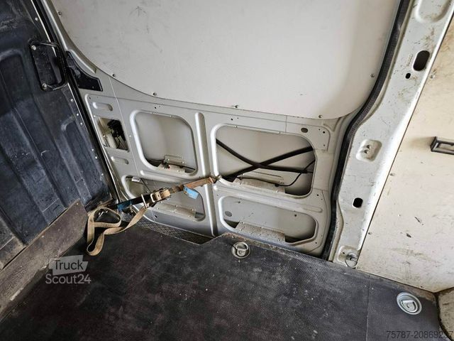 Bestelwagen met verhoogd dak IVECO 35S16 A8 V L, mittellang & hoch, kleiner Schaden