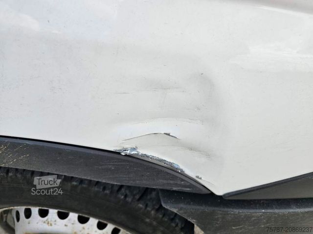 Bestelwagen met verhoogd dak IVECO 35S16 A8 V L, mittellang & hoch, kleiner Schaden