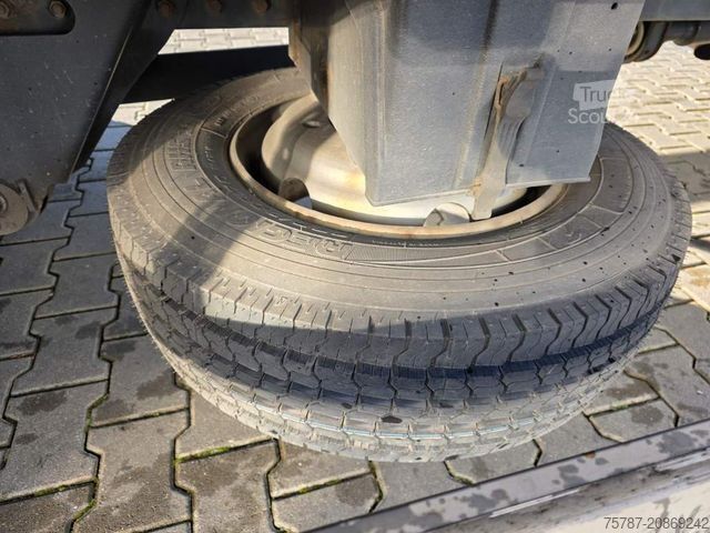 Transportador con plataforma y toldo IVECO 80-220 Eurocargo, Gardine, Ladebordwand, 1.Hand