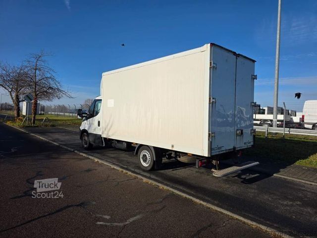 Vrachtwagen met bakwagen IVECO 35S15/ 35-150 Koffer, Klima, manuelle Schaltung