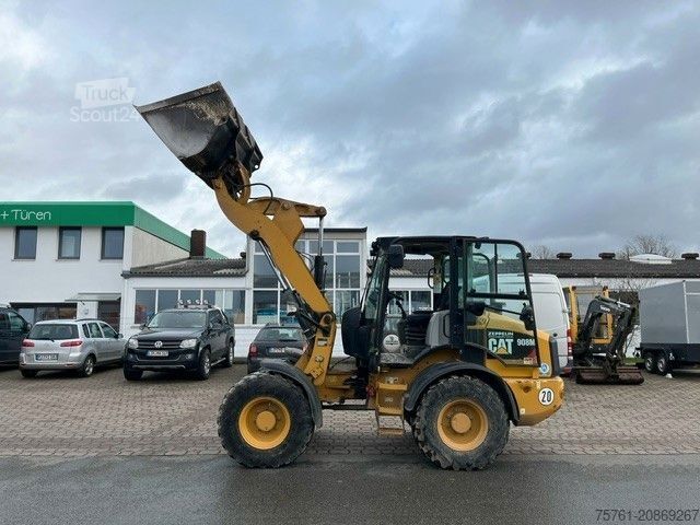 Pala gommata CATERPILLAR 908M