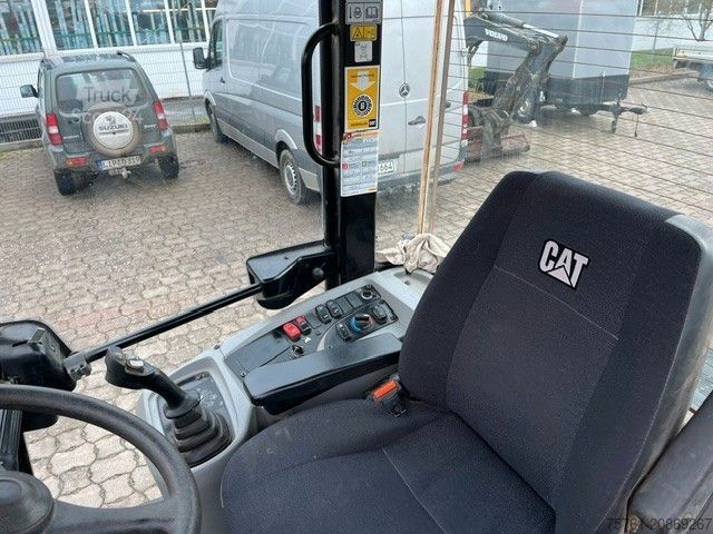 Pala gommata CATERPILLAR 908M