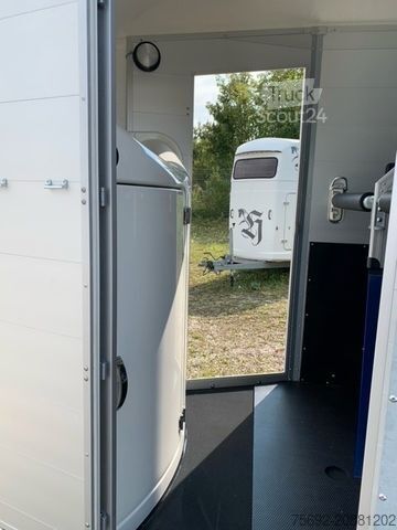 Prikolica za prevoz konj BÖCKMANN PORTAX E