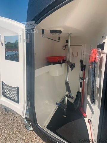 Prikolica za prevoz konj BÖCKMANN Master WCF incl. Mittelpfostentrennwand